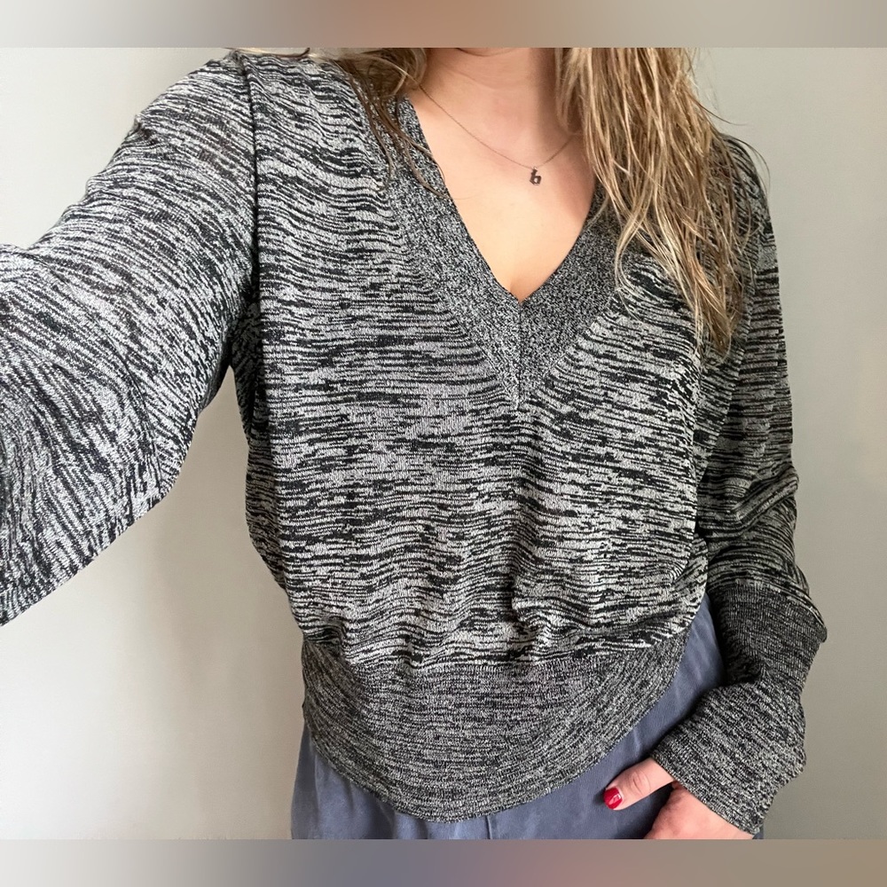 Veronica Beard V-neck sweater size large